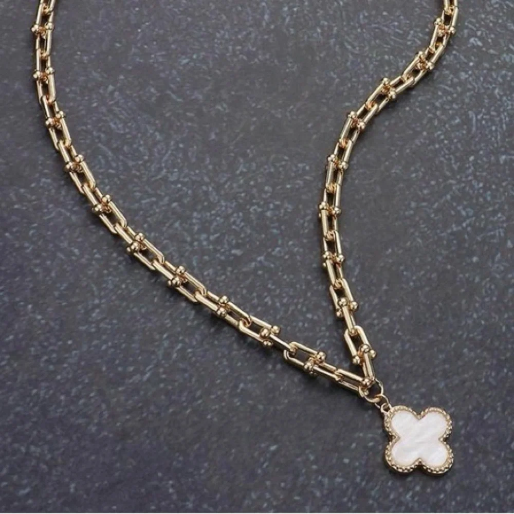 Clover Hardware Necklace - G- WH (7206) - Picture 5 of 6
